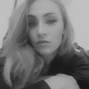 Meet your Posher, Lola